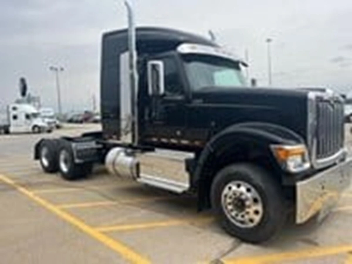 2025 International HX in Dubuque, IA — photo 3