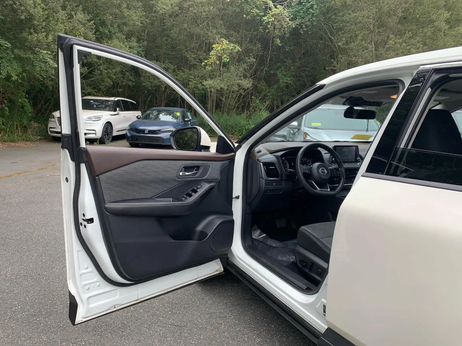 2021 Nissan Rogue SV photo 13