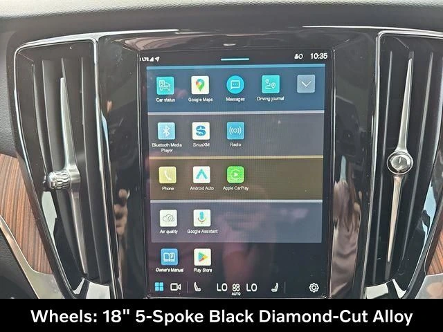 2025 Volvo - image 32