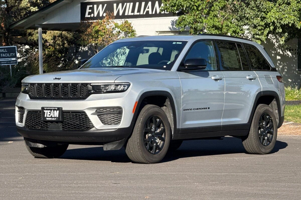 2025 Jeep Grand Cherokee Altitude - Photo 8