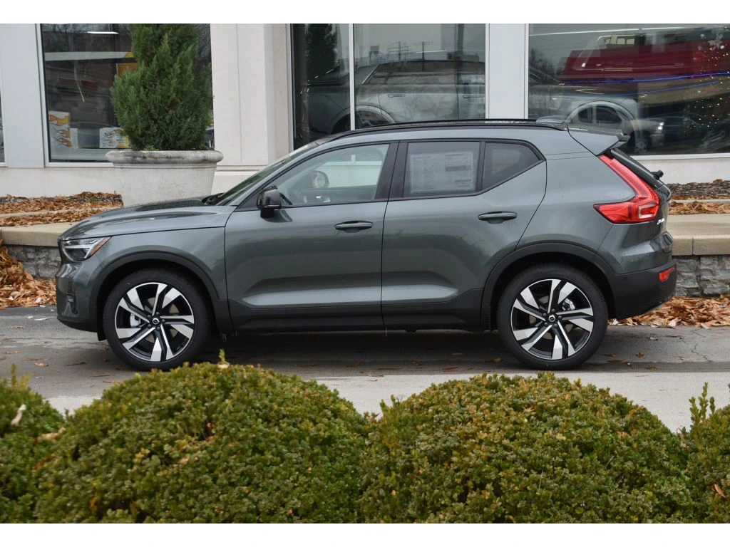 2026 Volvo - image 6