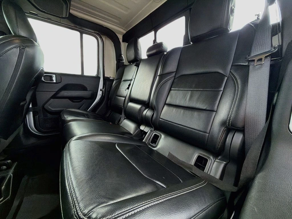 2022 Jeep Gladiator Overland - Photo 19