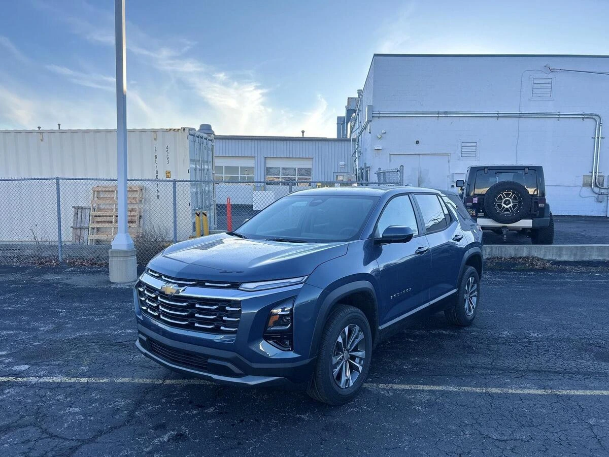 2026 Chevrolet Equinox LT 1.5T's photo