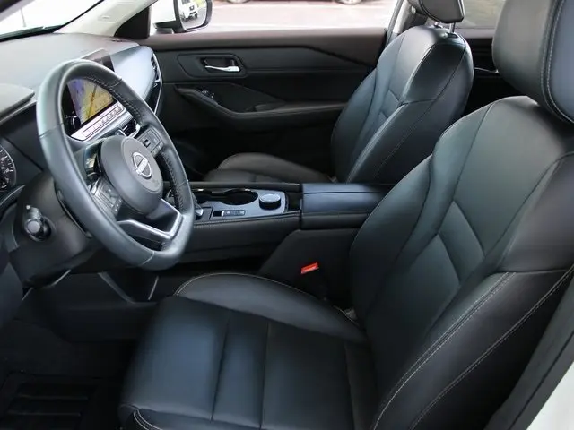 2023 Nissan Rogue SL photo 13