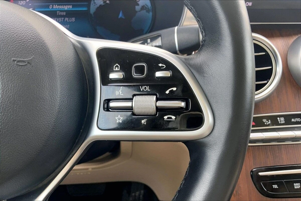 2022 Mercedes-Benz GLC GLC300 - Photo 24