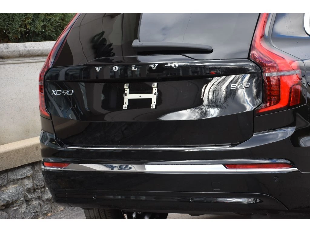 2026 Volvo - image 26