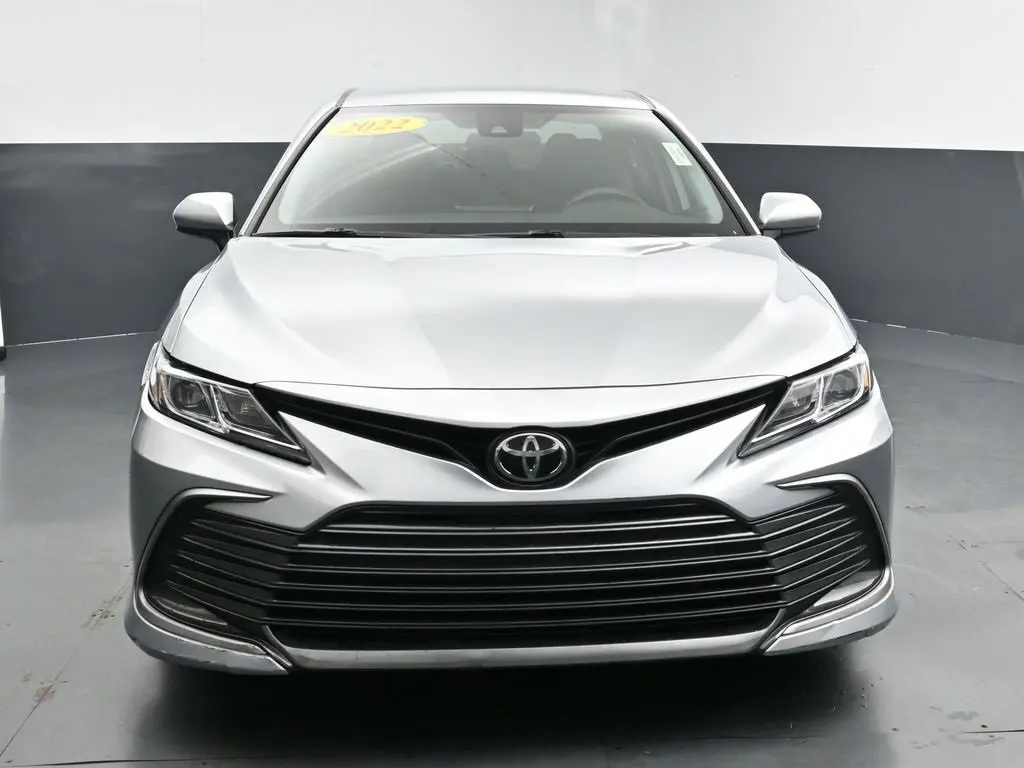 2022 Toyota Camry LE photo 3