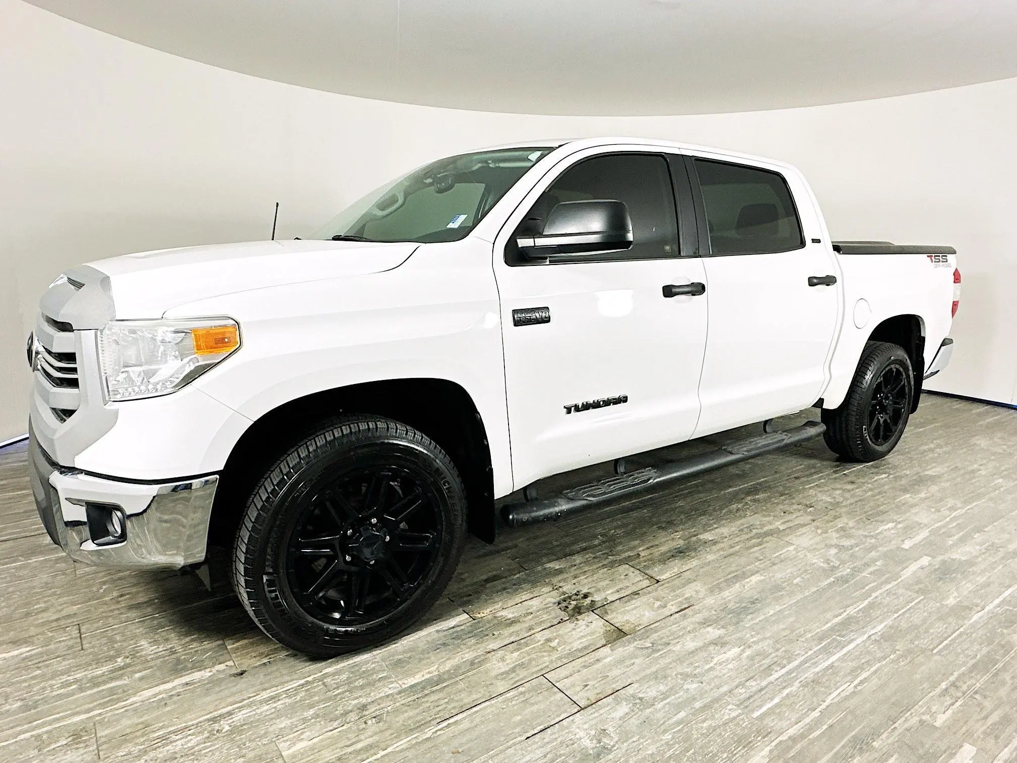 2017 Toyota Tundra SR5 CrewMax photo 3