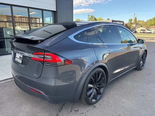 2017 Tesla Model X 75D photo 9