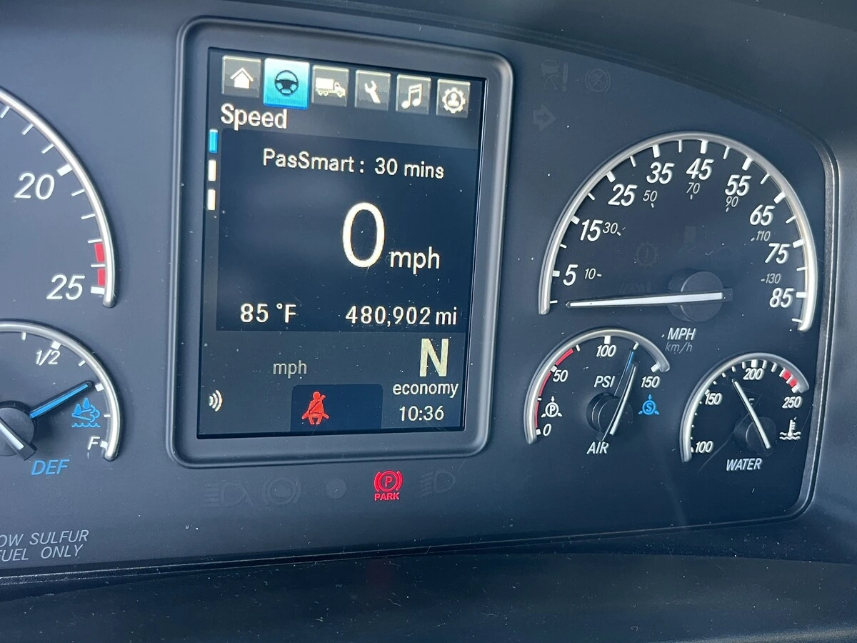 2022 Freightliner Cascadia - image 22