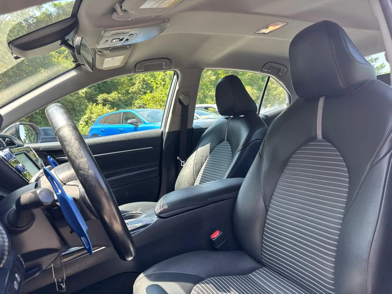 2020 Toyota Camry SE photo 13