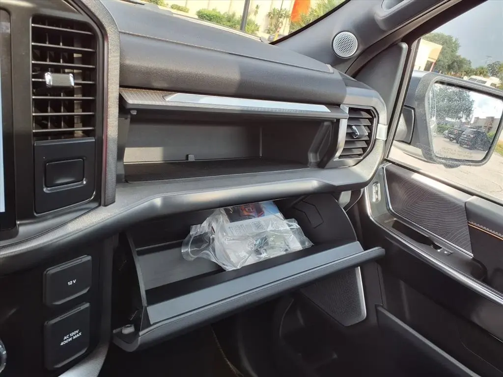 2023 Ford F-150 Platinum photo 33
