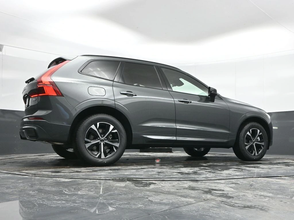 2026 Volvo - image 39