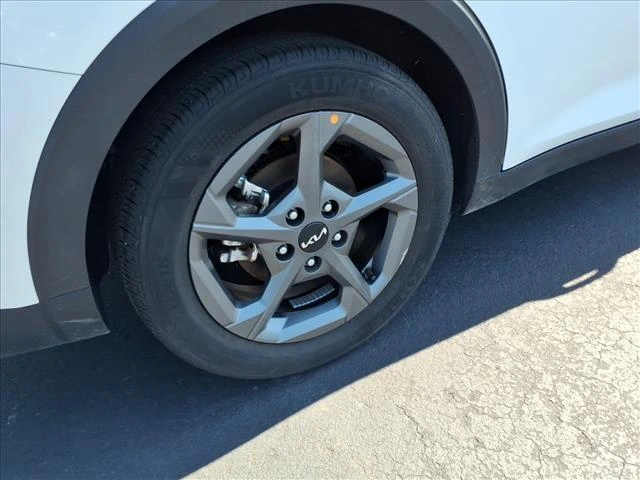 2025 Kia K4 LXS - Photo 24