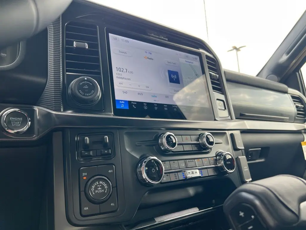 2025 Ford F-150 Lariat photo 19