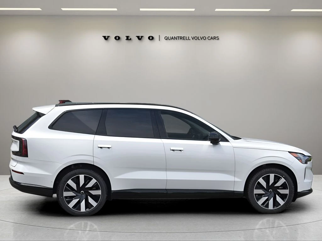 2025 Volvo - image 3