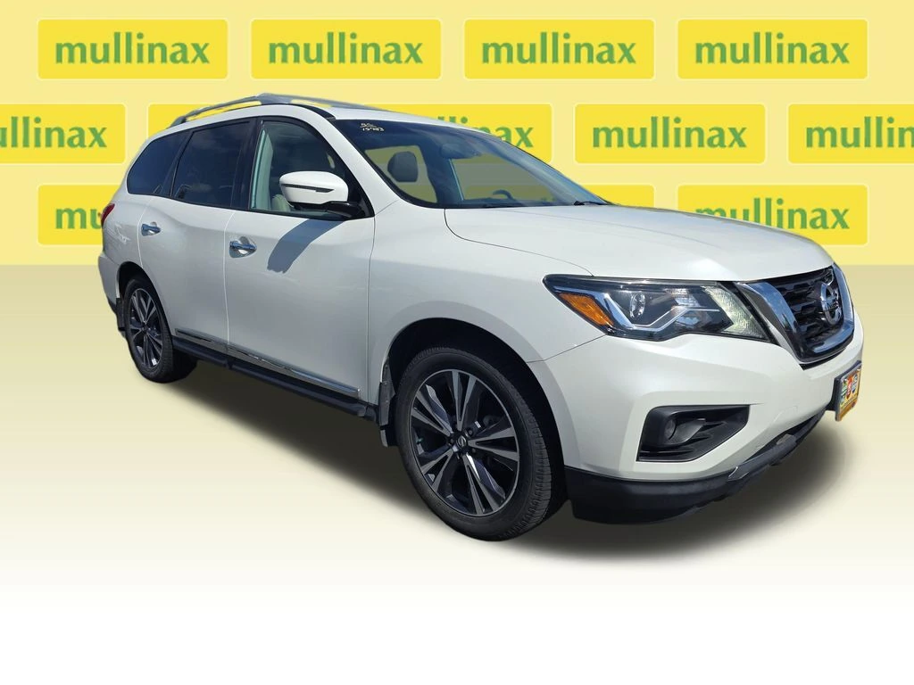 2017 Nissan Pathfinder Platinum 4WD's photo