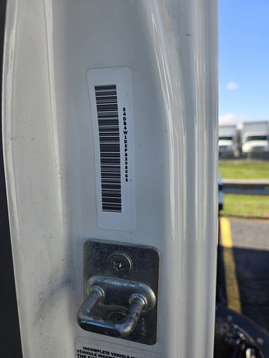 2023 Isuzu NPR - image 7