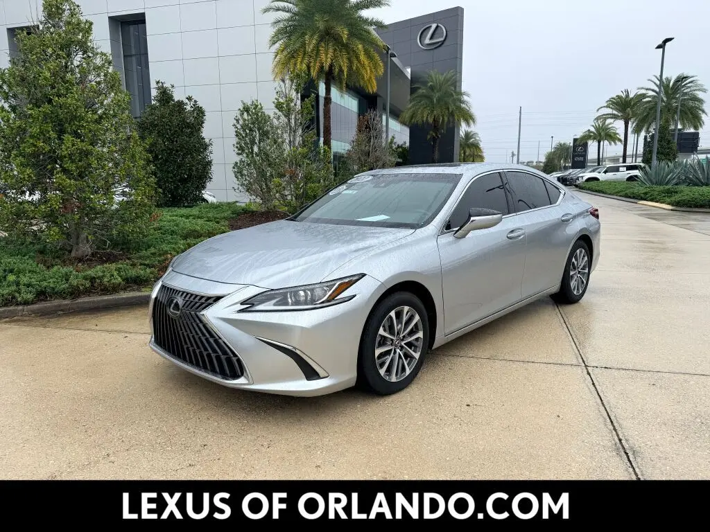 2022 Lexus ES 350's photo