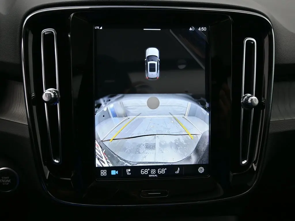 2025 Volvo - image 13