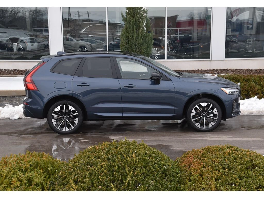 2026 Volvo - image 3