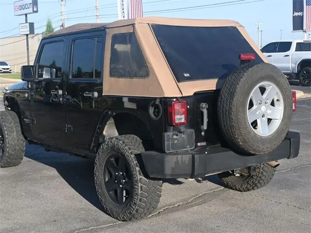 2010 Jeep Wrangler Unlimited X photo 3