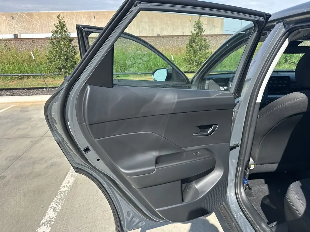 2026 Hyundai Kona SE photo 17