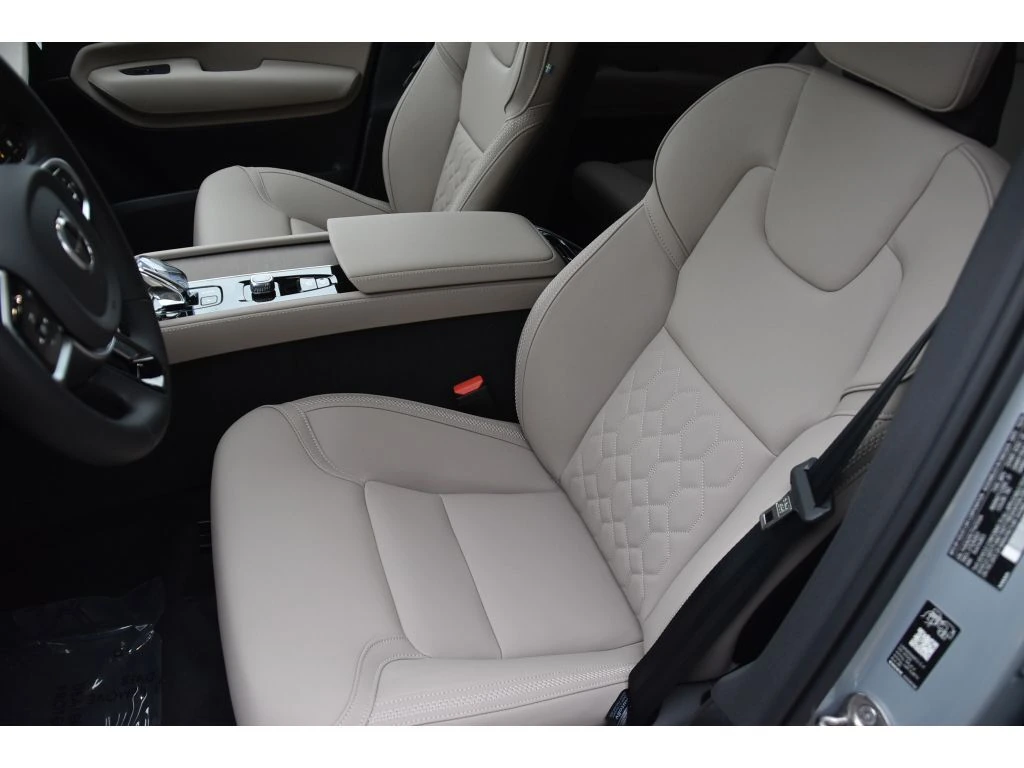 2026 Volvo - image 11