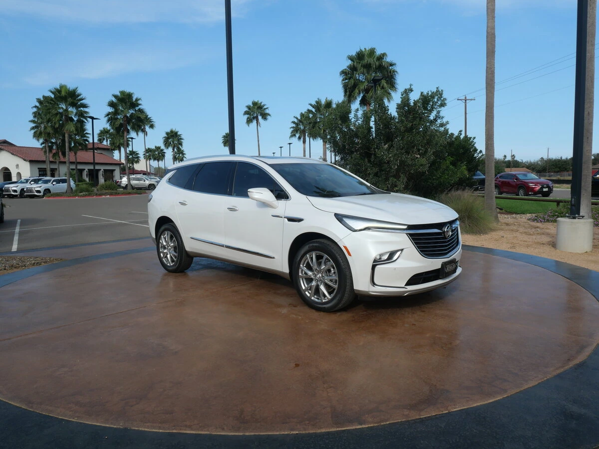 2023 Buick Enclave Premium's photo