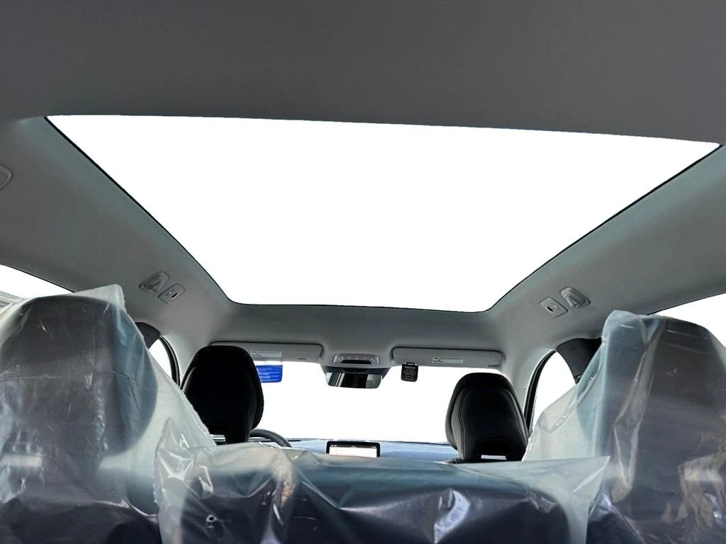 2025 Volvo - image 7