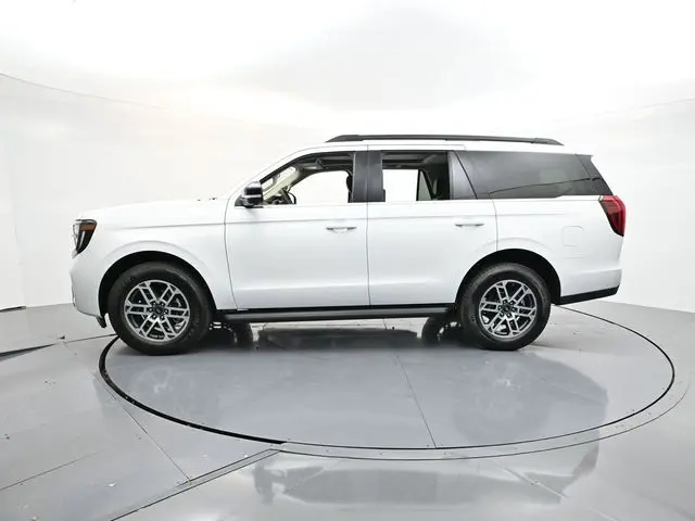 2025 Ford Expedition photo 4