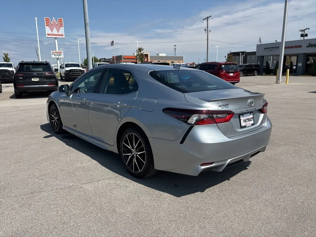 2023 Toyota Camry SE photo 5