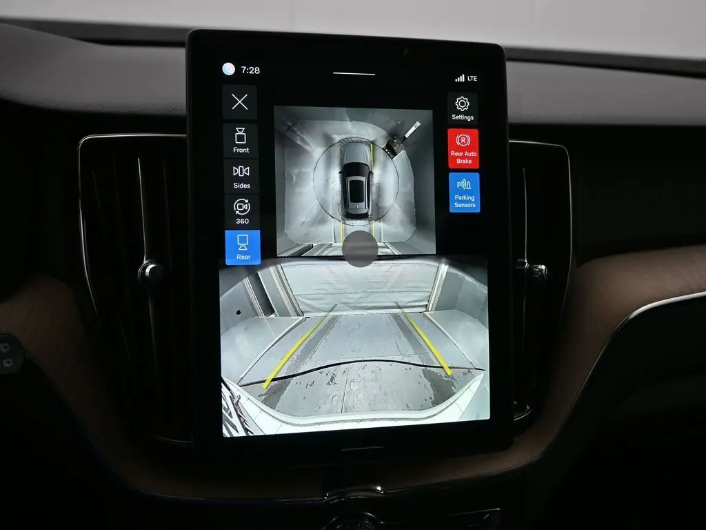 2026 Volvo - image 13