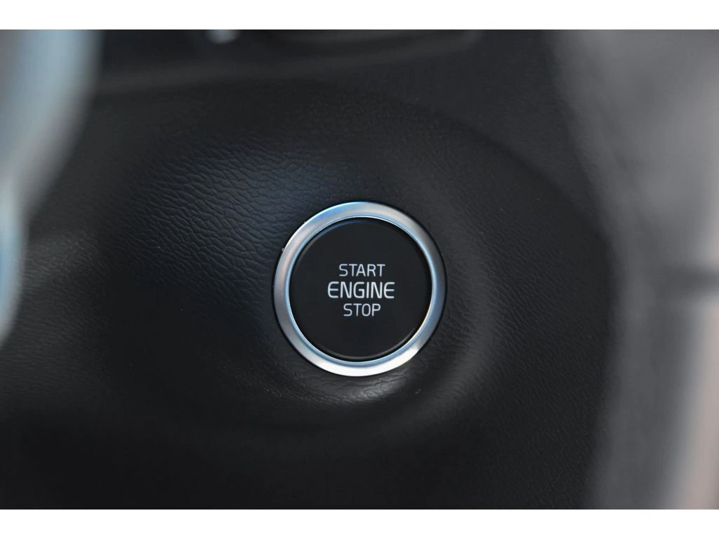 2025 Volvo - image 38