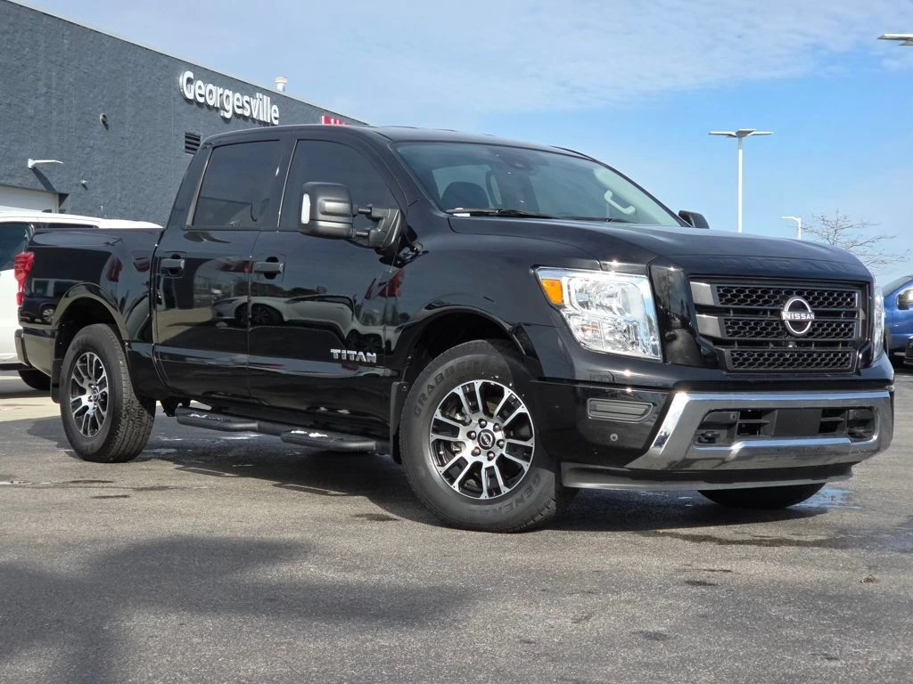 2024 Nissan Titan SV's photo