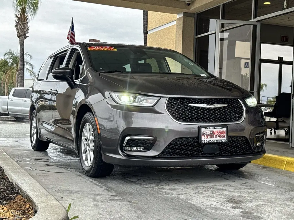 2023 Chrysler Pacifica Touring L