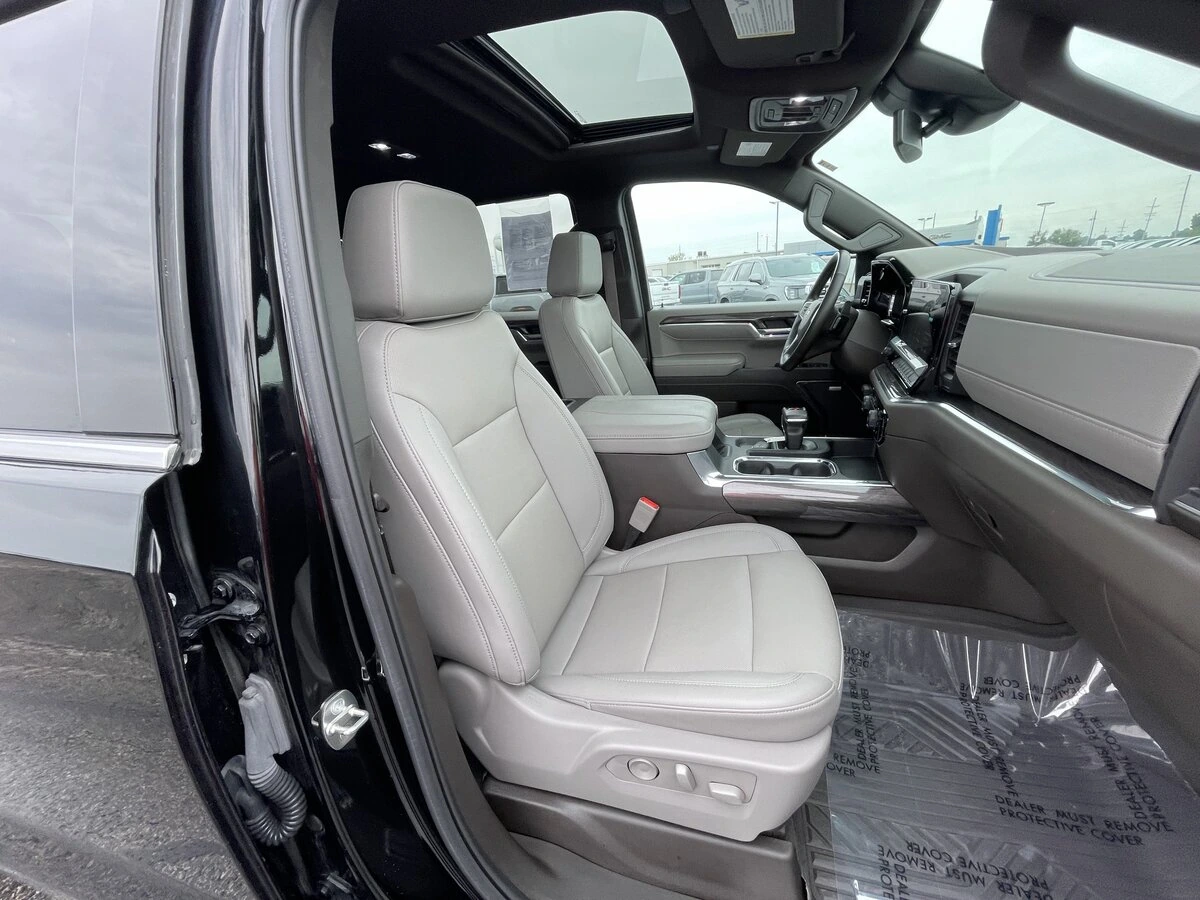 2024 Chevrolet Silverado 1500 LTZ - Photo 13