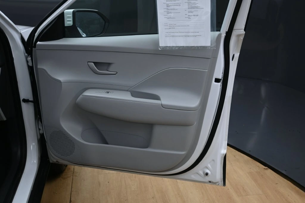 2025 Hyundai Kona SEL - Photo 29