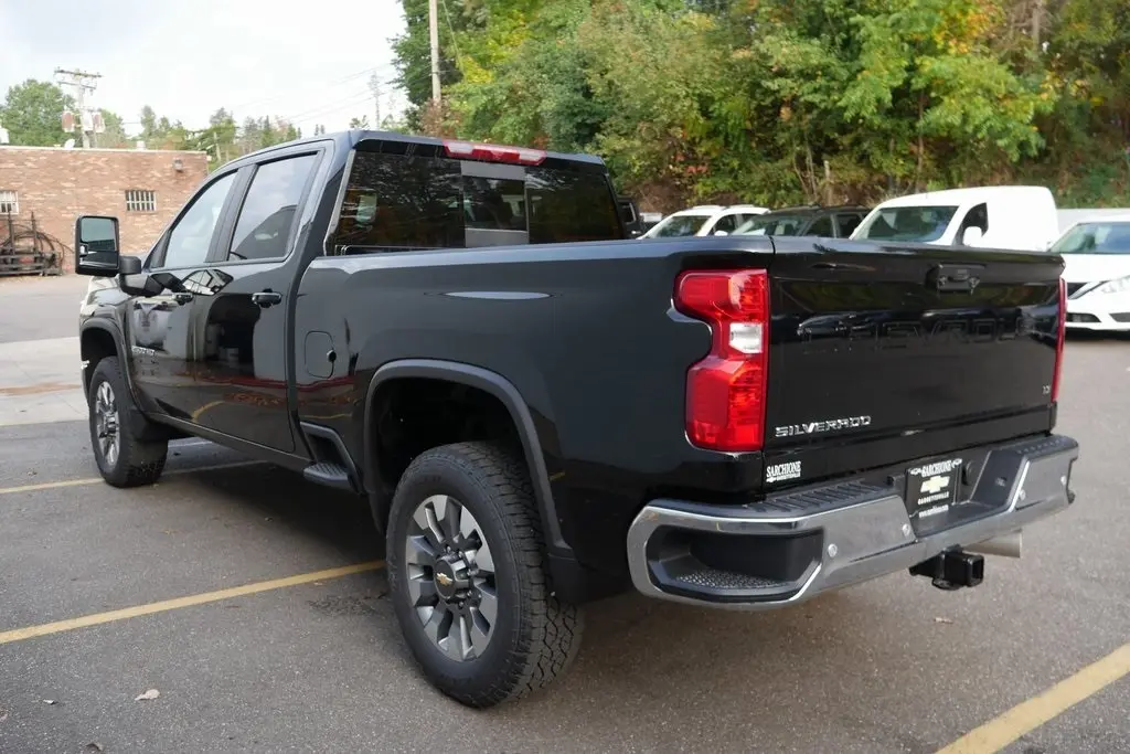 2026 Chevrolet Silverado LT photo 5