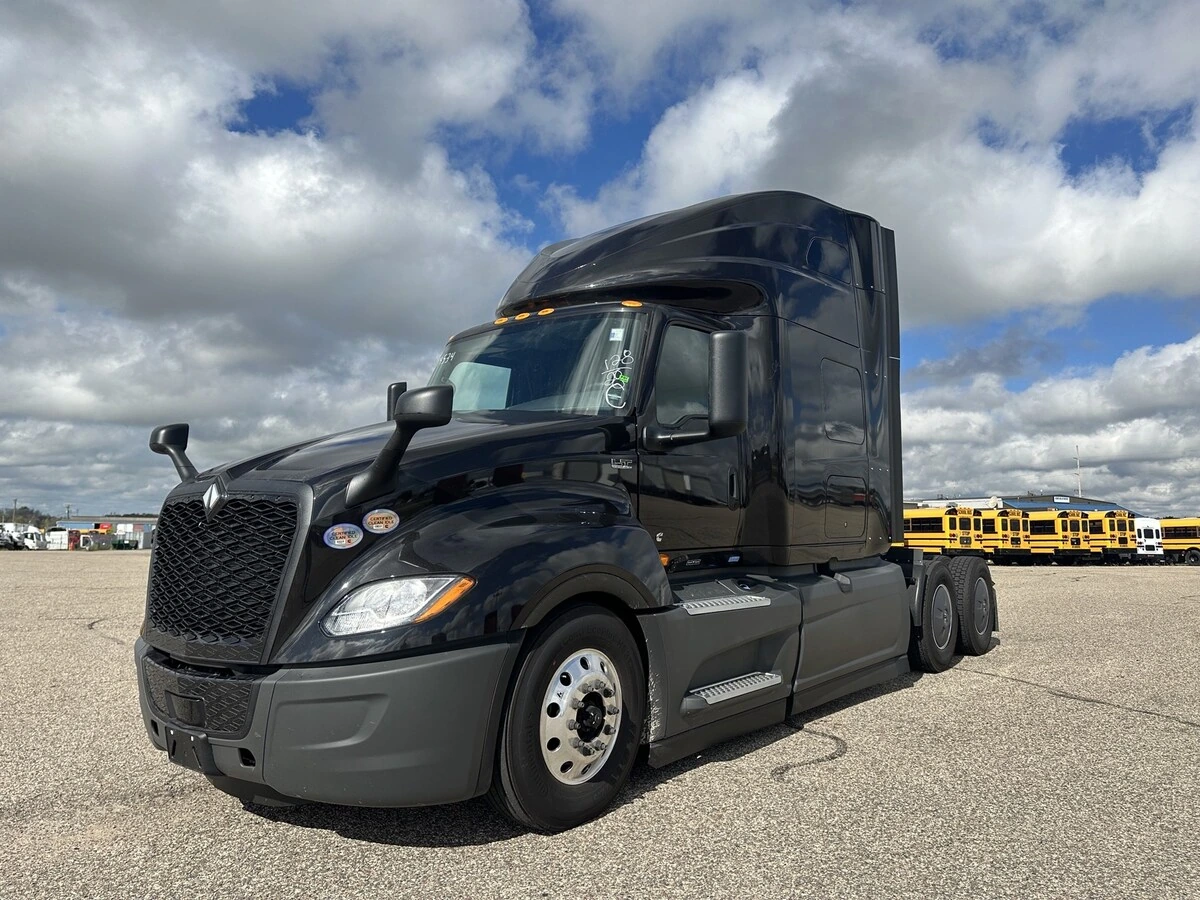 2027 International LT