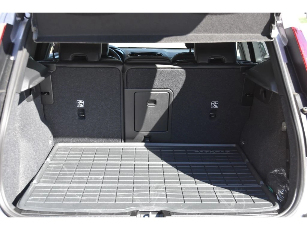 2026 Volvo - image 24