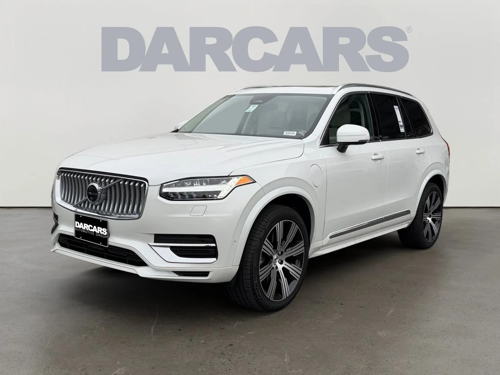2025 Volvo - image 3