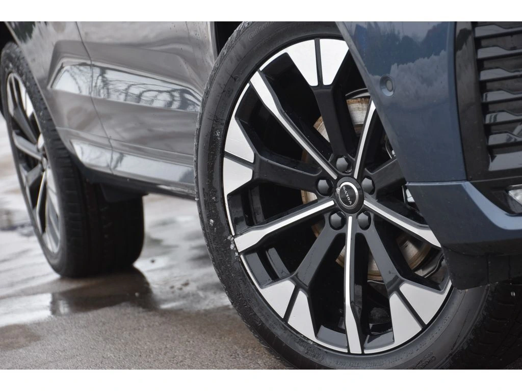 2026 Volvo - image 9