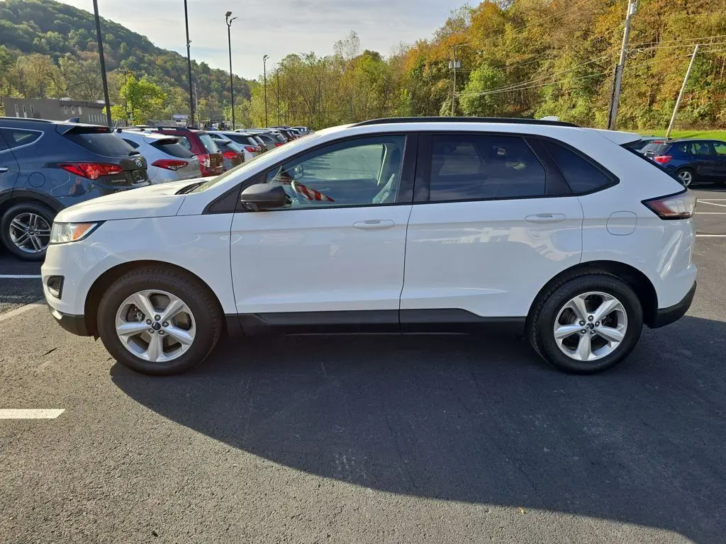 2017 Ford Edge SE photo 2