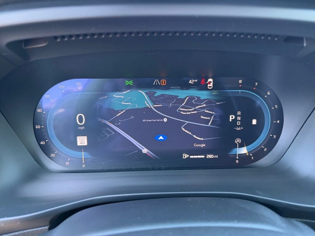 2025 Volvo - image 24