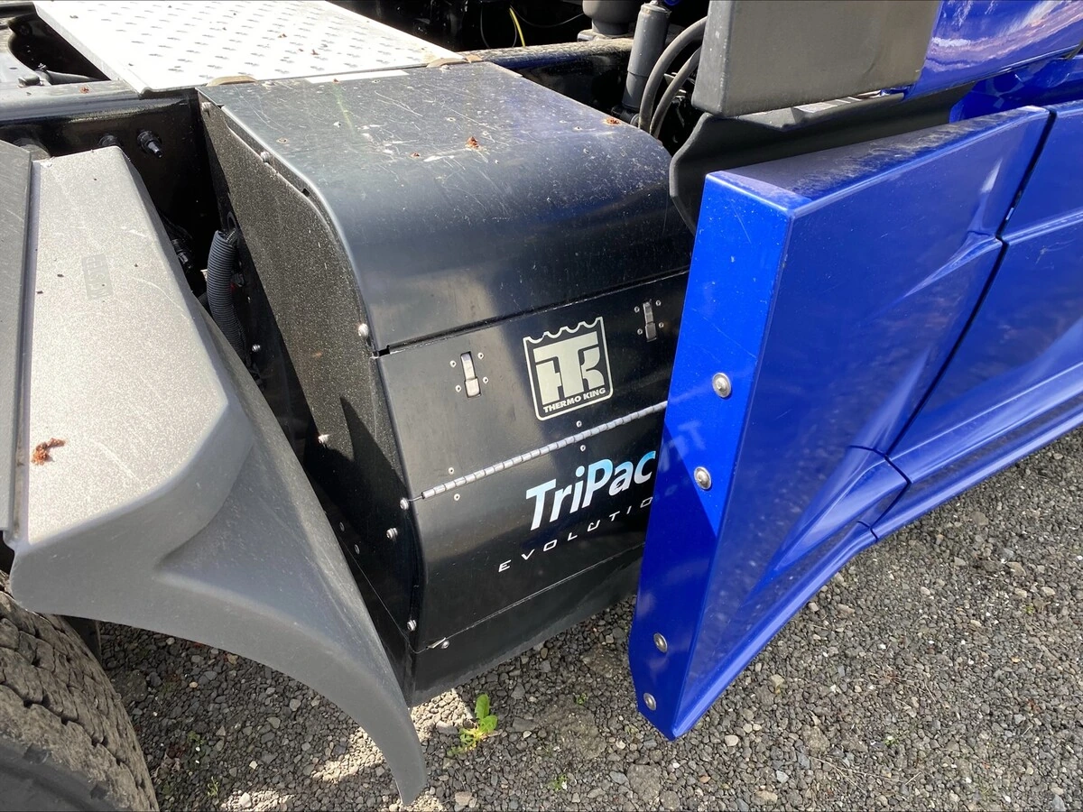 2022 Freightliner Cascadia - image 11