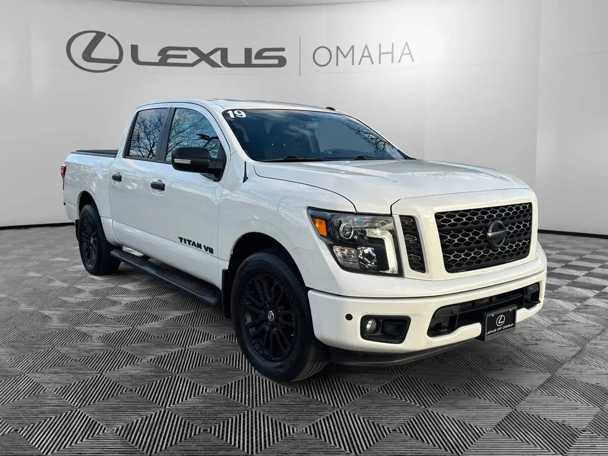 2019 Nissan Titan SV's photo