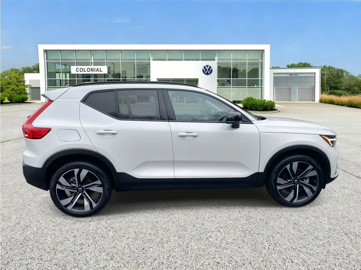 2024 Volvo - image 6