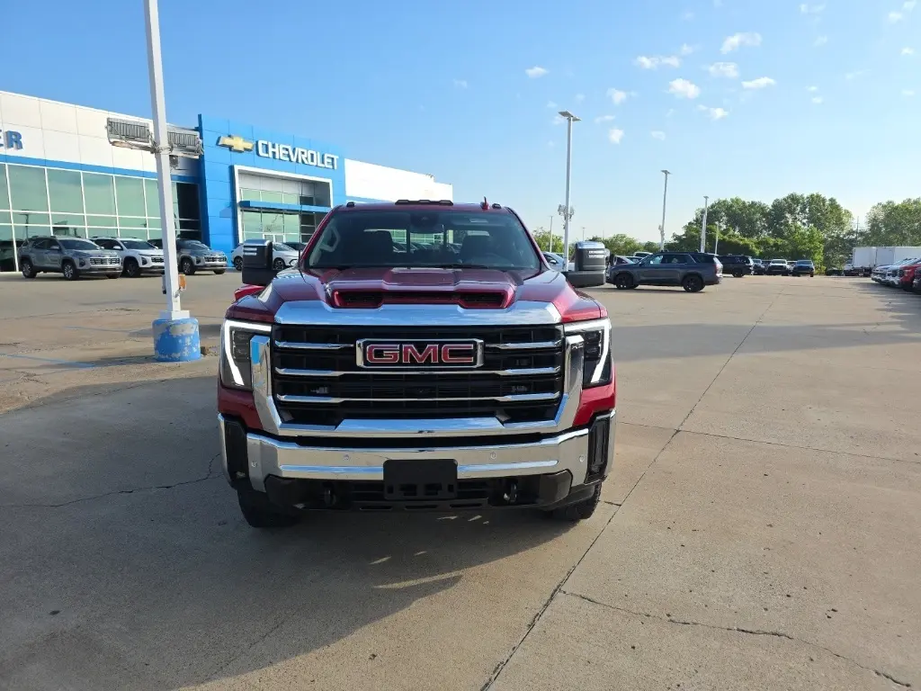 2024 Gmc Sierra HD SLT photo 2