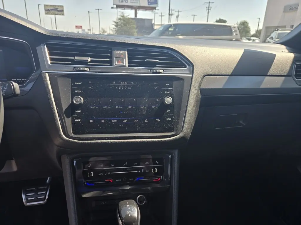 2023 Volkswagen Tiguan SE R-Line Black photo 10